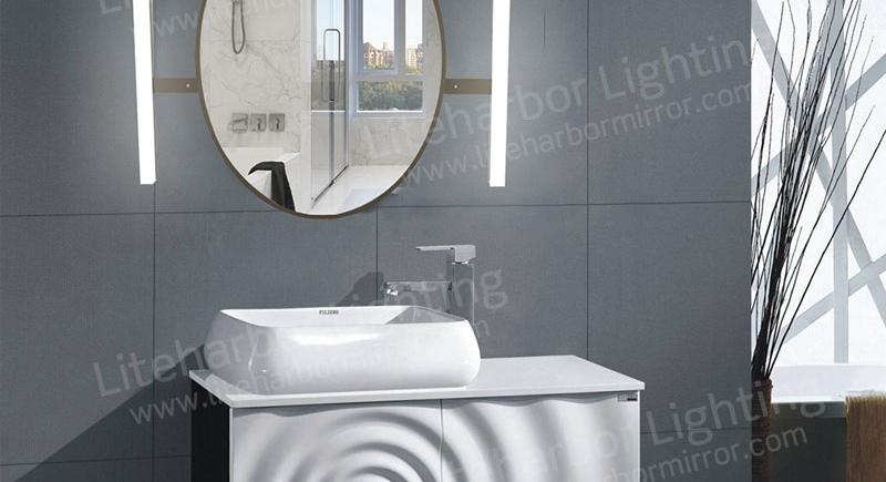 HIGH-LUMEN VANITY LIGHTING FOR A BATHROOM